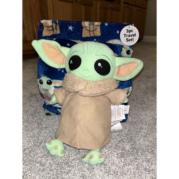 Star Wars Mandalorian Baby Yoda 3‎ Piece Travel Set With Plush NWT - Picture 1 of 8